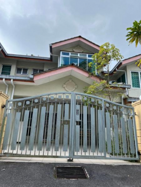 Jarzmin Double Story Homestay @ Royal Lily